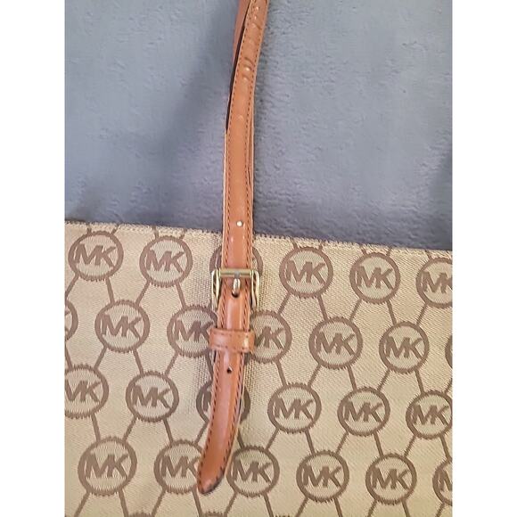 Michael Kors MK Beige & Brown Tote – Classic Shoulder Bag – Tons of Pockets - Picture 8 of 16